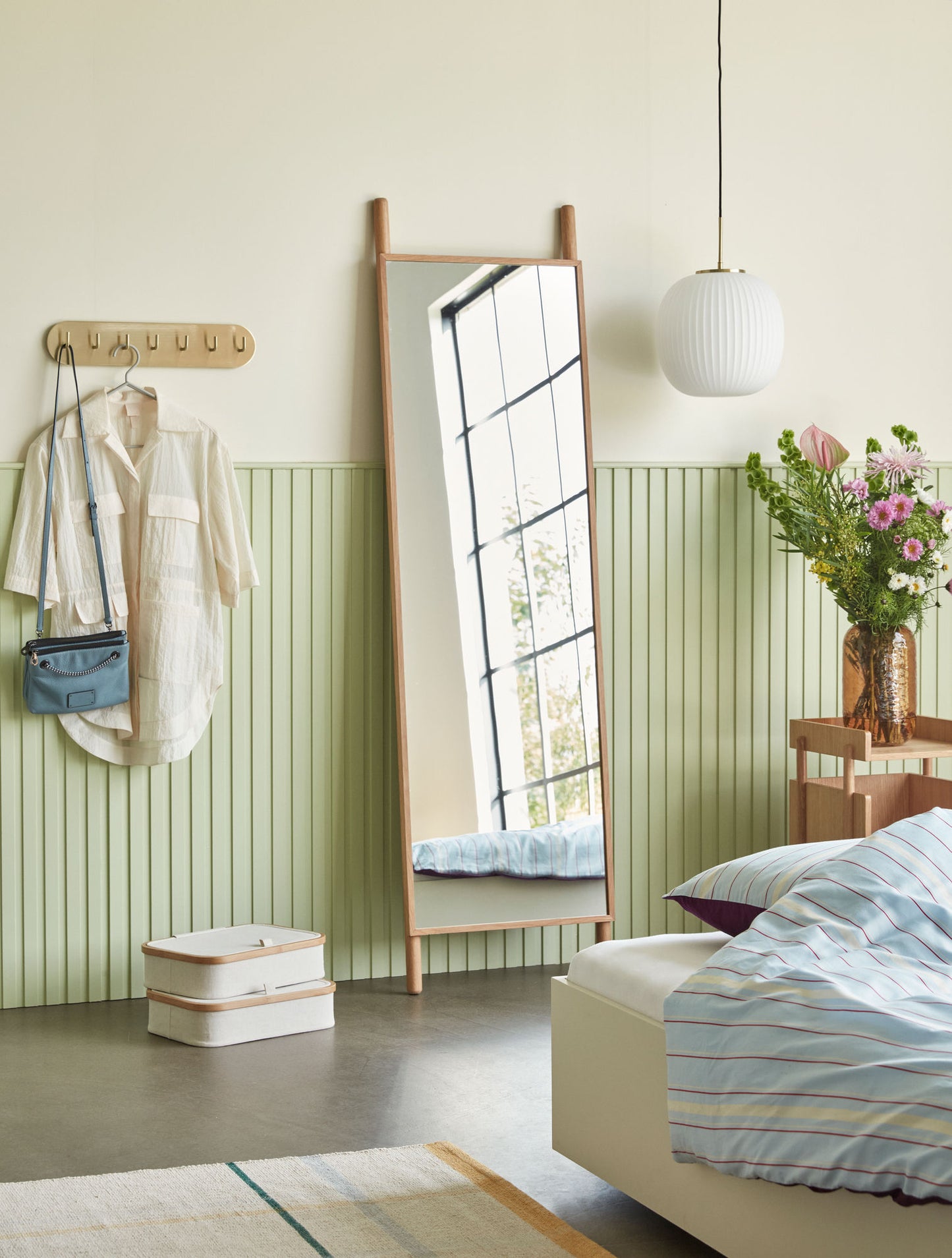 Hübsch Form Garderobe Messingfarben