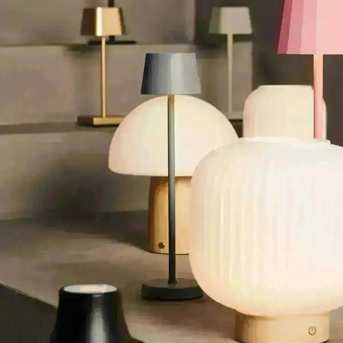 Kombi-Set Profi | 8 x Sarphati Mini Shadow Grey wiederaufladbare Tischlampen mit Ladestation