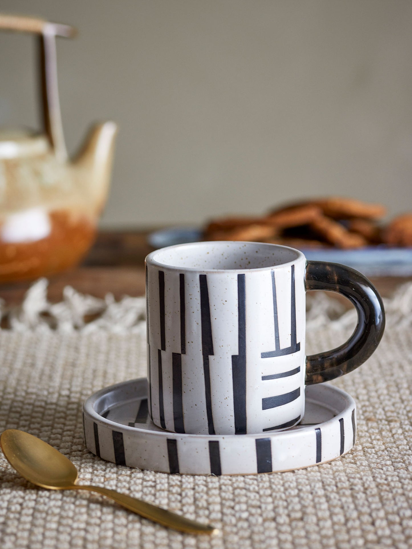 Bloomingville Frankie Tasse mit Untertasse, Schwarz, Steingut