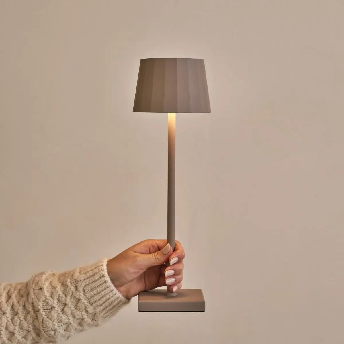 Kombi-Set Profi | 4 x wiederaufladbare Tischlampen mit Ladestation