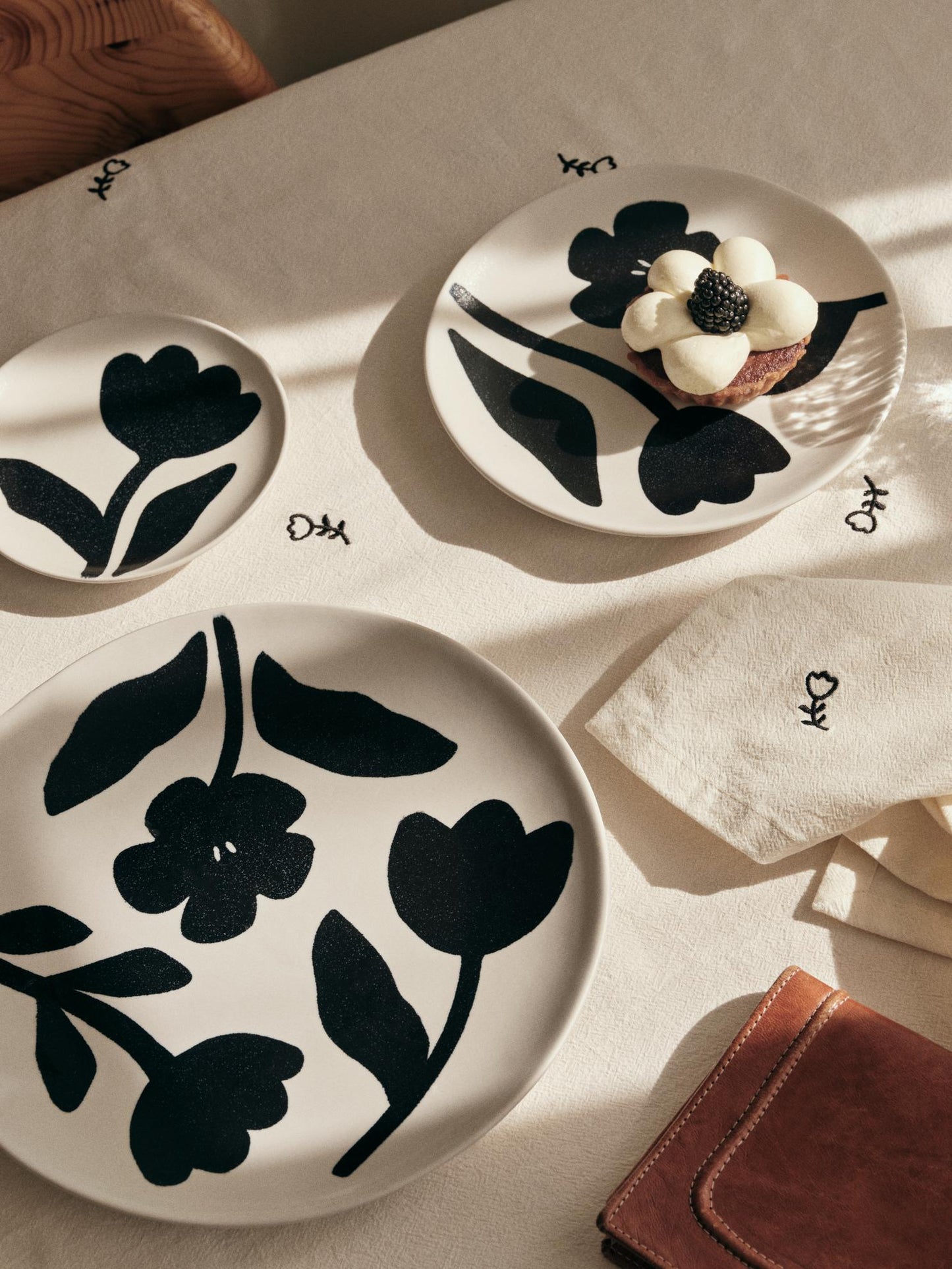 Broste Copenhagen Flora Teller handbemalt, Ø 26 cm