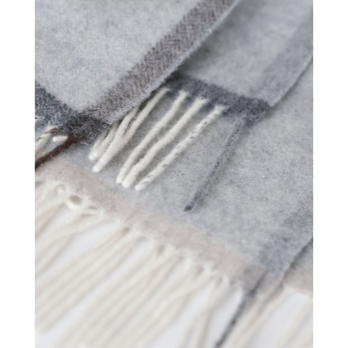 Merino/Kaschmir-Überwurfdecke MILANO – hellgrau