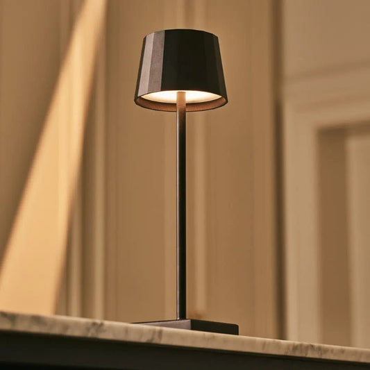 William Black wiederaufladbare Tischlampe | 120-Stunden-Akku und dimmbar