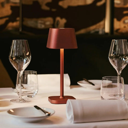 Ava Bronze wiederaufladbare Tischlampe | Stilvoll, kabellos und dimmbar