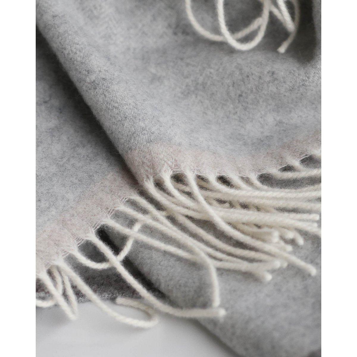 Merino/Kaschmir-Überwurfdecke MILANO – hellgrau