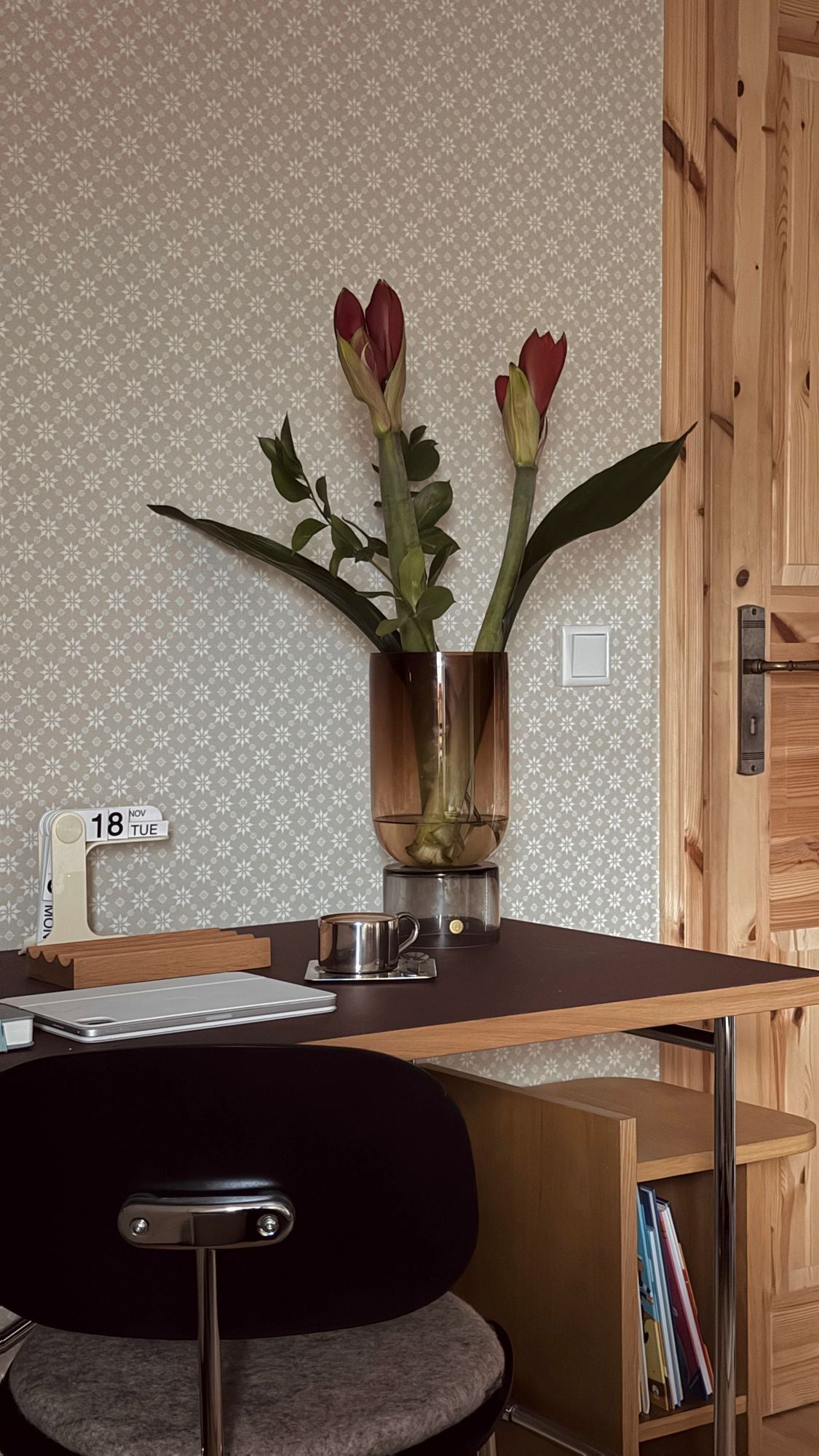 Hübsch Stand Vase Large Bernstein