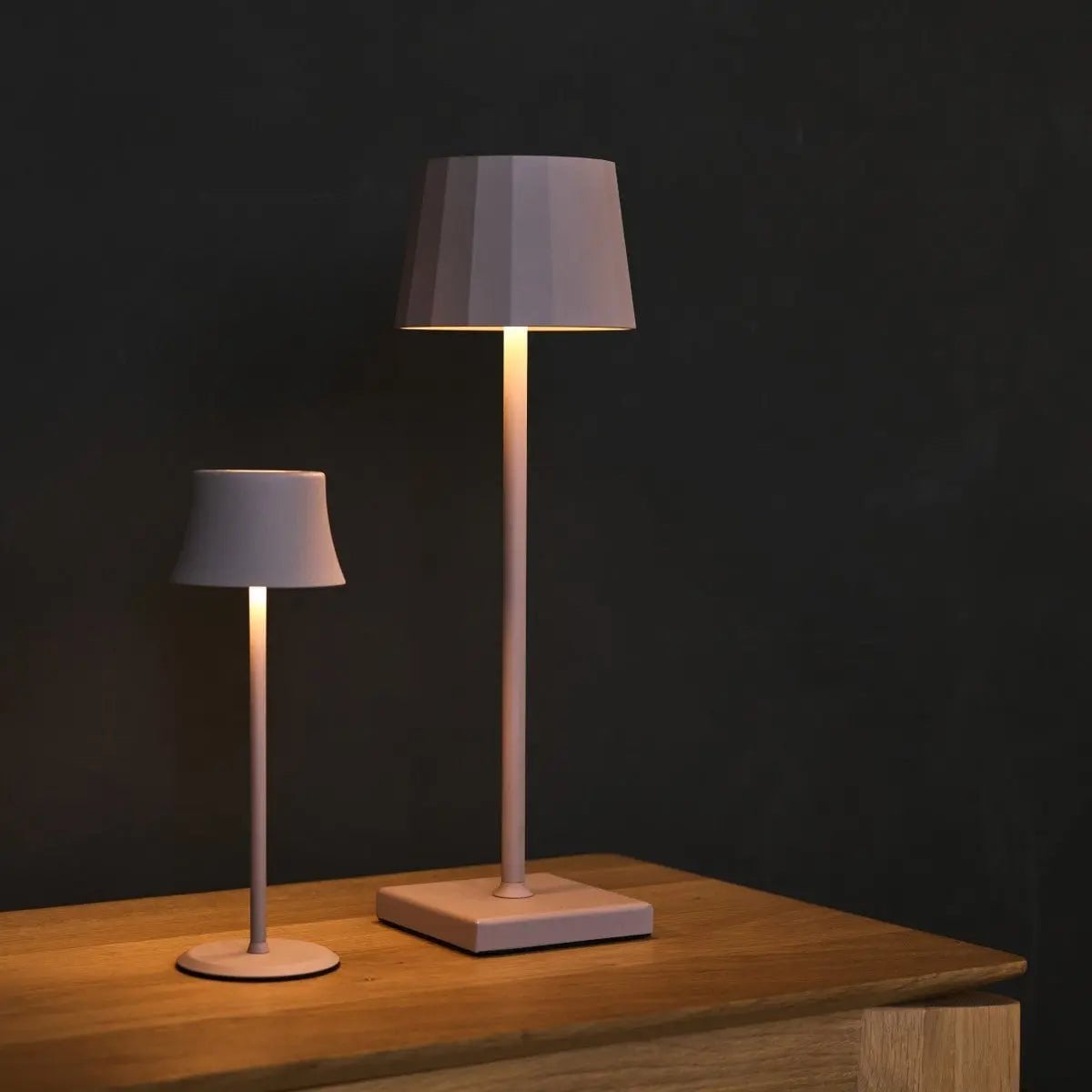 Kombi-Set Profi | 4 x wiederaufladbare Tischlampen mit Ladestation
