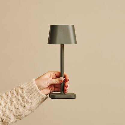 Ava Olivgrüne wiederaufladbare Tischlampe