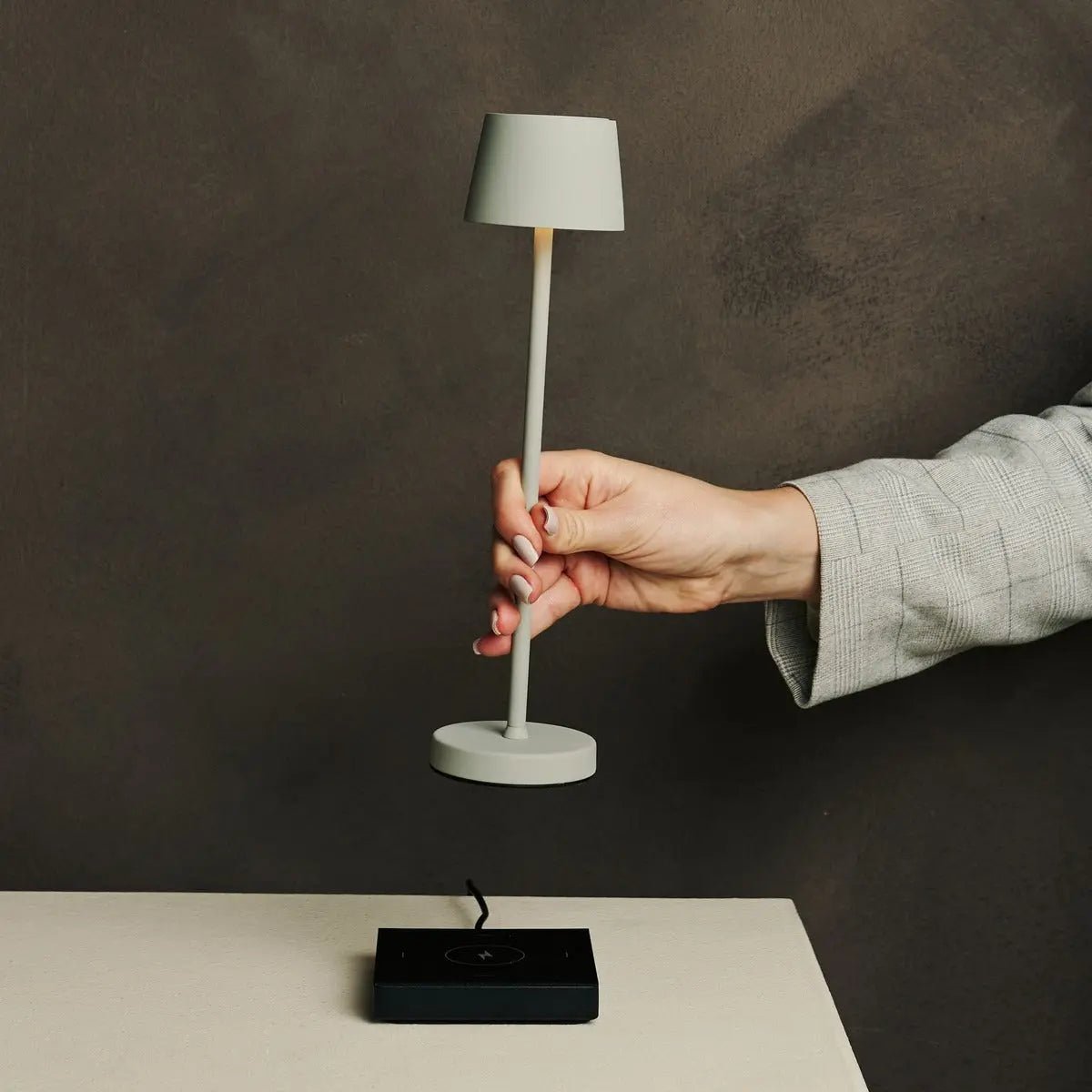 Vondel Mini Shadow Grey Akku-Lampe | Dimmbar und perfekt für das Gastgewerbe