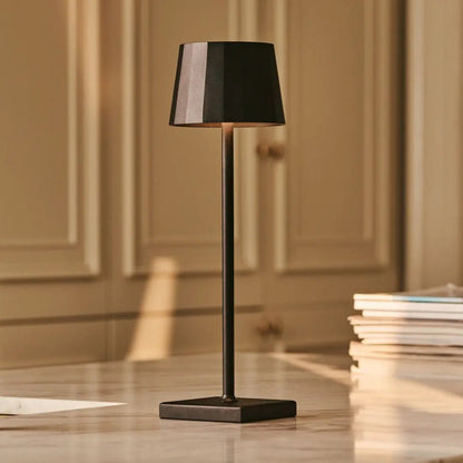 William Black wiederaufladbare Tischlampe | 120-Stunden-Akku und dimmbar