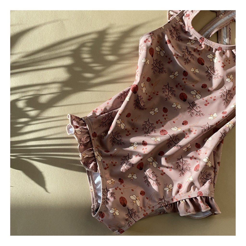Ariel Badeanzug – Sand – Blumenbiene