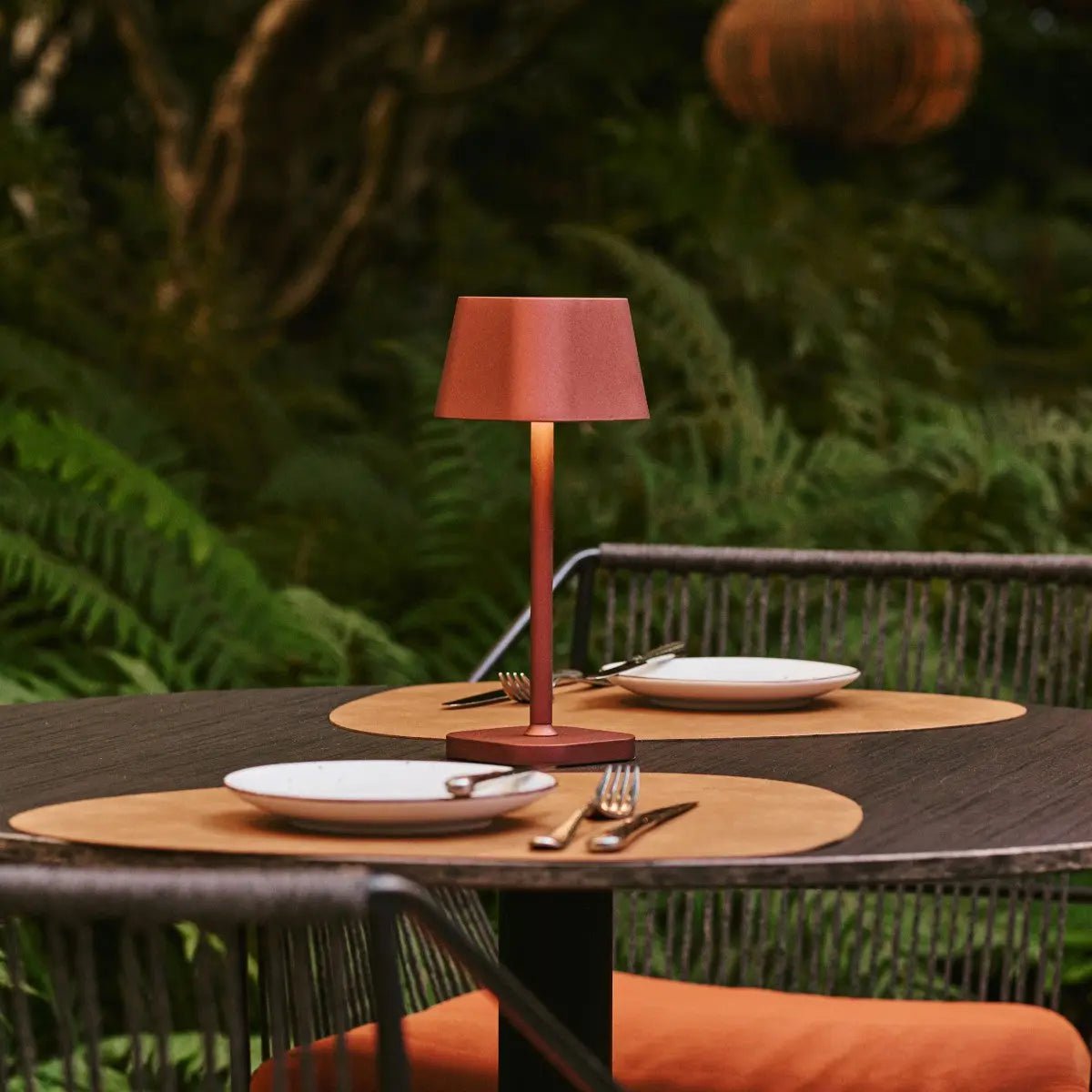 Ava Bronze wiederaufladbare Tischlampe | Stilvoll, kabellos und dimmbar