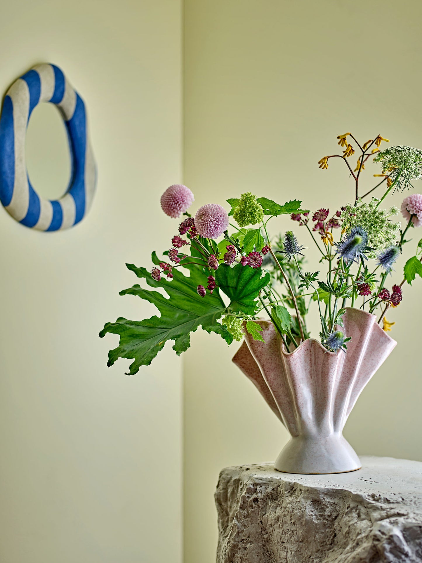 Bloomingville Travis Wand-Spiegel, Blau, Polyresin