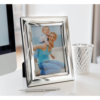 EDZARD Fotorahmen Bilderrahmen Gela für Foto 13 x 18 cm, edel versilbert, anlaufgeschützt, mit 2 Aufhängern