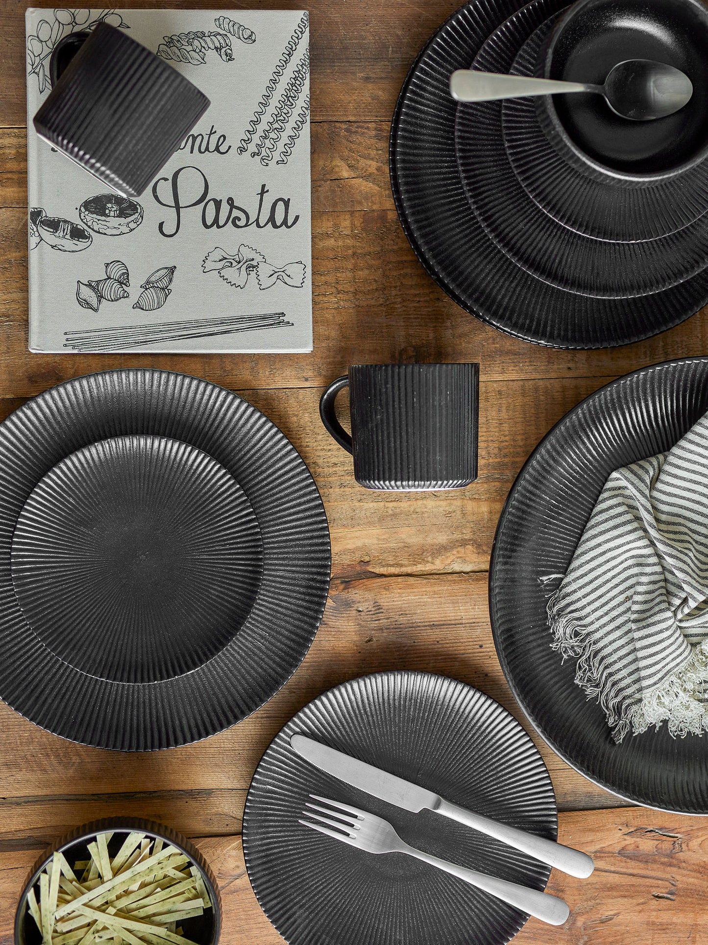 Bloomingville Neri Geschirrset, Schwarz, Steingut