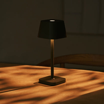 Ava Olivgrüne wiederaufladbare Tischlampe