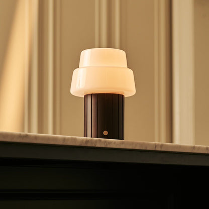 Lio Dunkelbraune wiederaufladbare Tischlampe