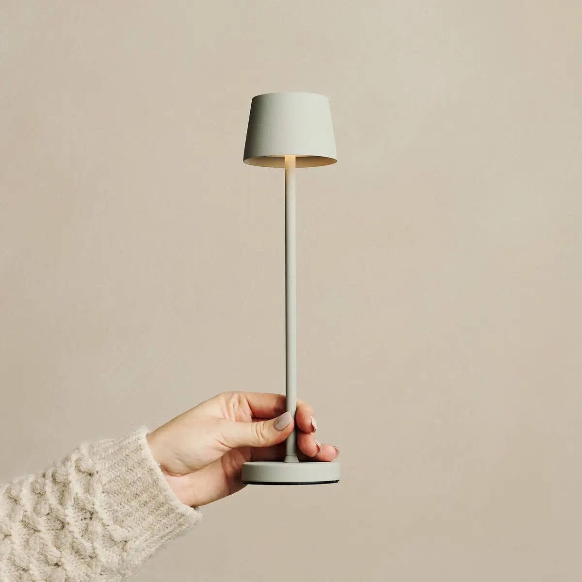 Kombi-Set Profi | 8 x Vondel Mini Shadow Grey wiederaufladbare Tischlampen mit Ladestation