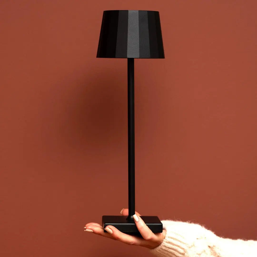 William Black wiederaufladbare Tischlampe | 120-Stunden-Akku und dimmbar