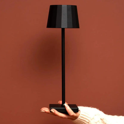 William Black wiederaufladbare Tischlampe | 120-Stunden-Akku und dimmbar