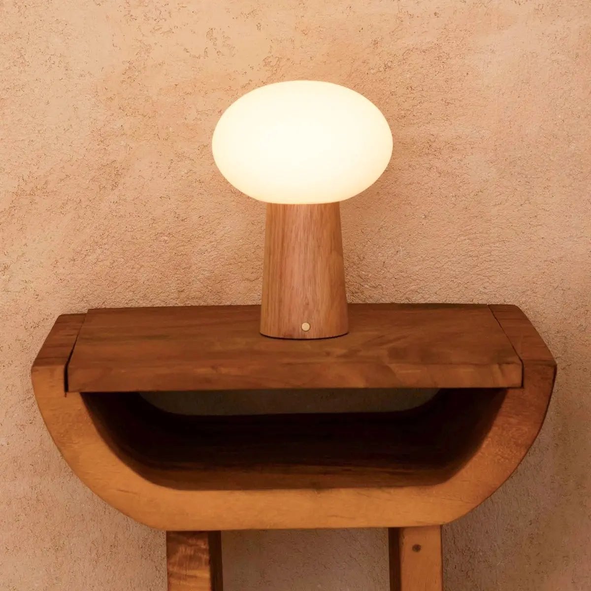 Max Hellbraune kabellose Tischlampe aus Holz | Wiederaufladbar, Glas und nachhaltiges Design