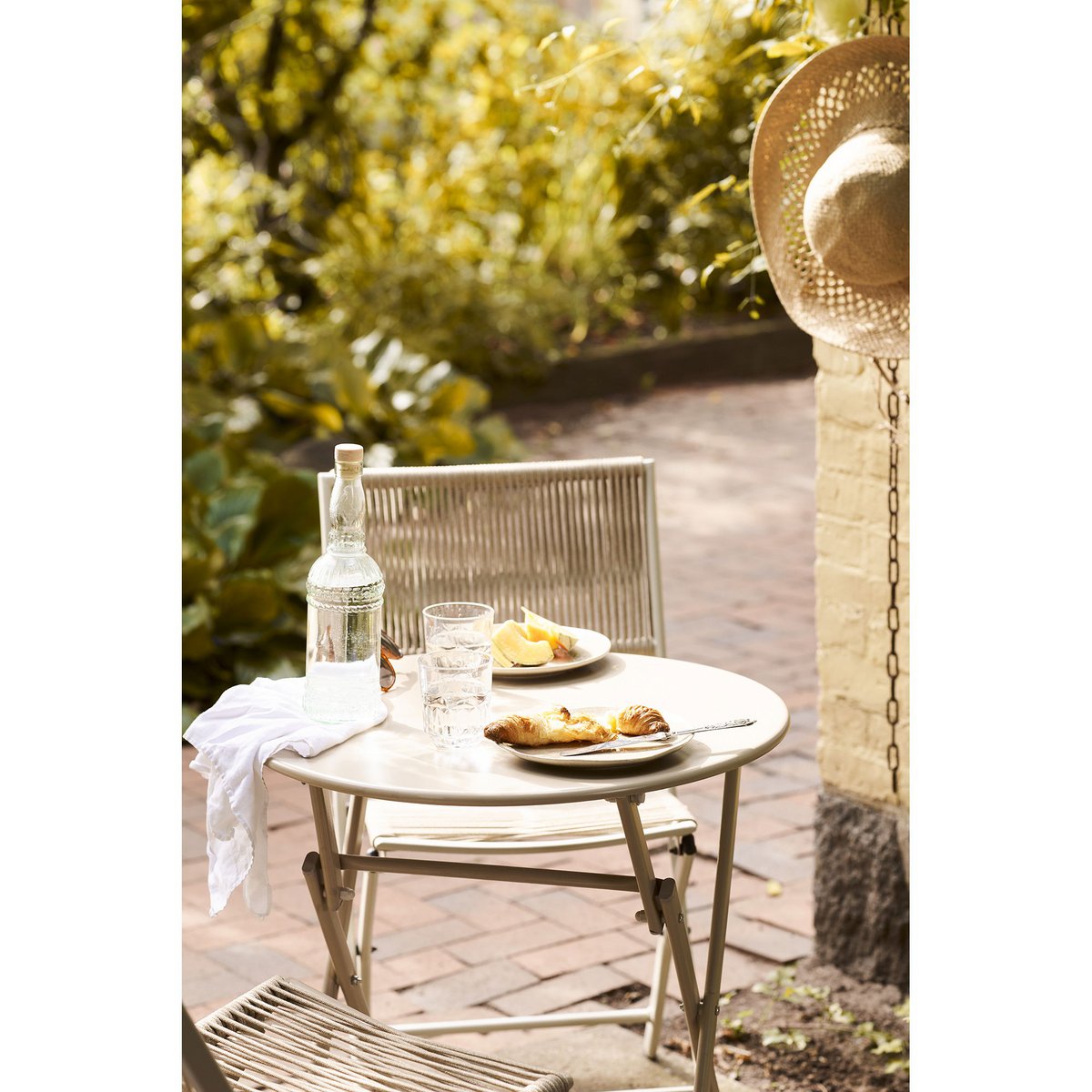 Arcas Bistro-Set, Stühle und Tisch in Taupe