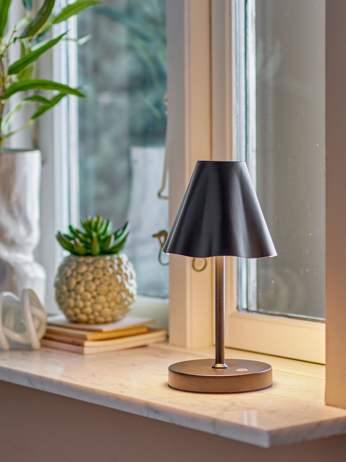 Bloomingville Lianna Tragbare Lamp, Wiederaufladbar, Schwarz, Metall