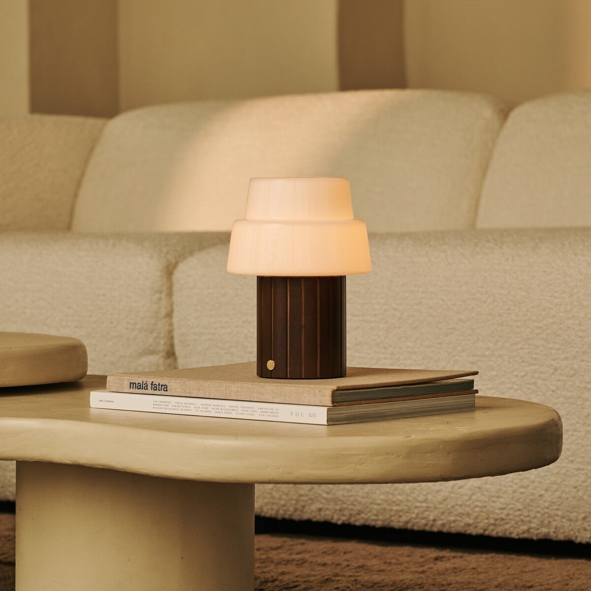 Lio Dunkelbraune wiederaufladbare Tischlampe
