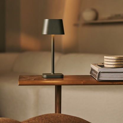 Ava Olivgrüne wiederaufladbare Tischlampe