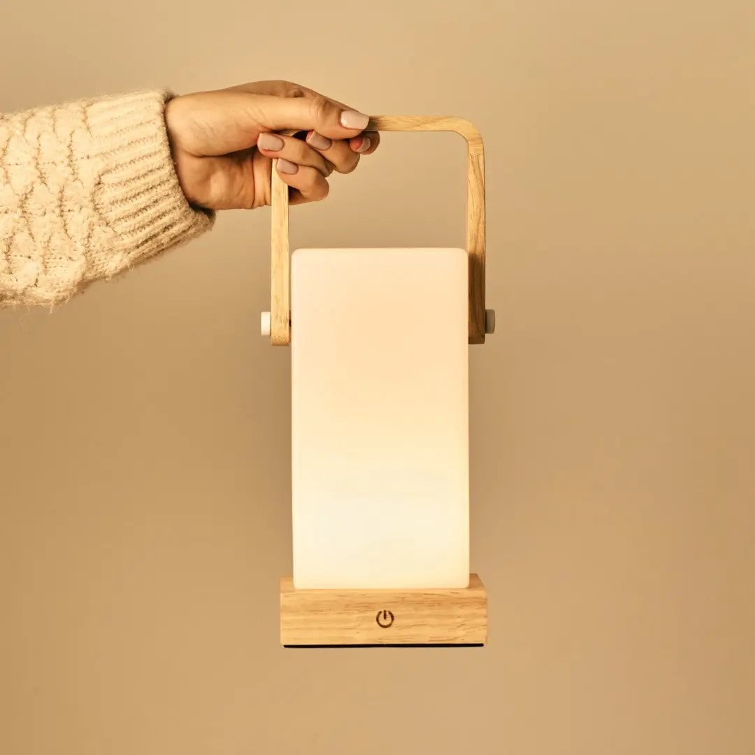 Harper Hellbraune Holzlampe | Tragbar, wiederaufladbar und vielseitig