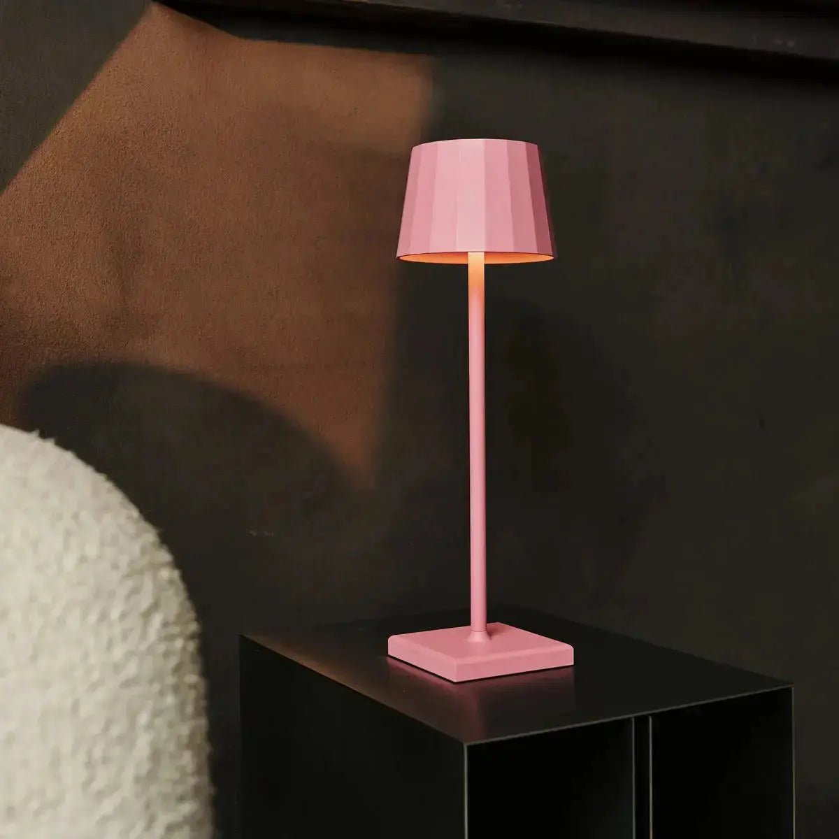 Kombi-Set Profi | 8 x Wouter Flamingo Pink wiederaufladbare Tischlampen mit Ladestation