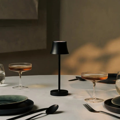 Kombi-Set Profi | 8 x De Pijp Mini Midnight Black wiederaufladbare Tischlampen mit Ladestation