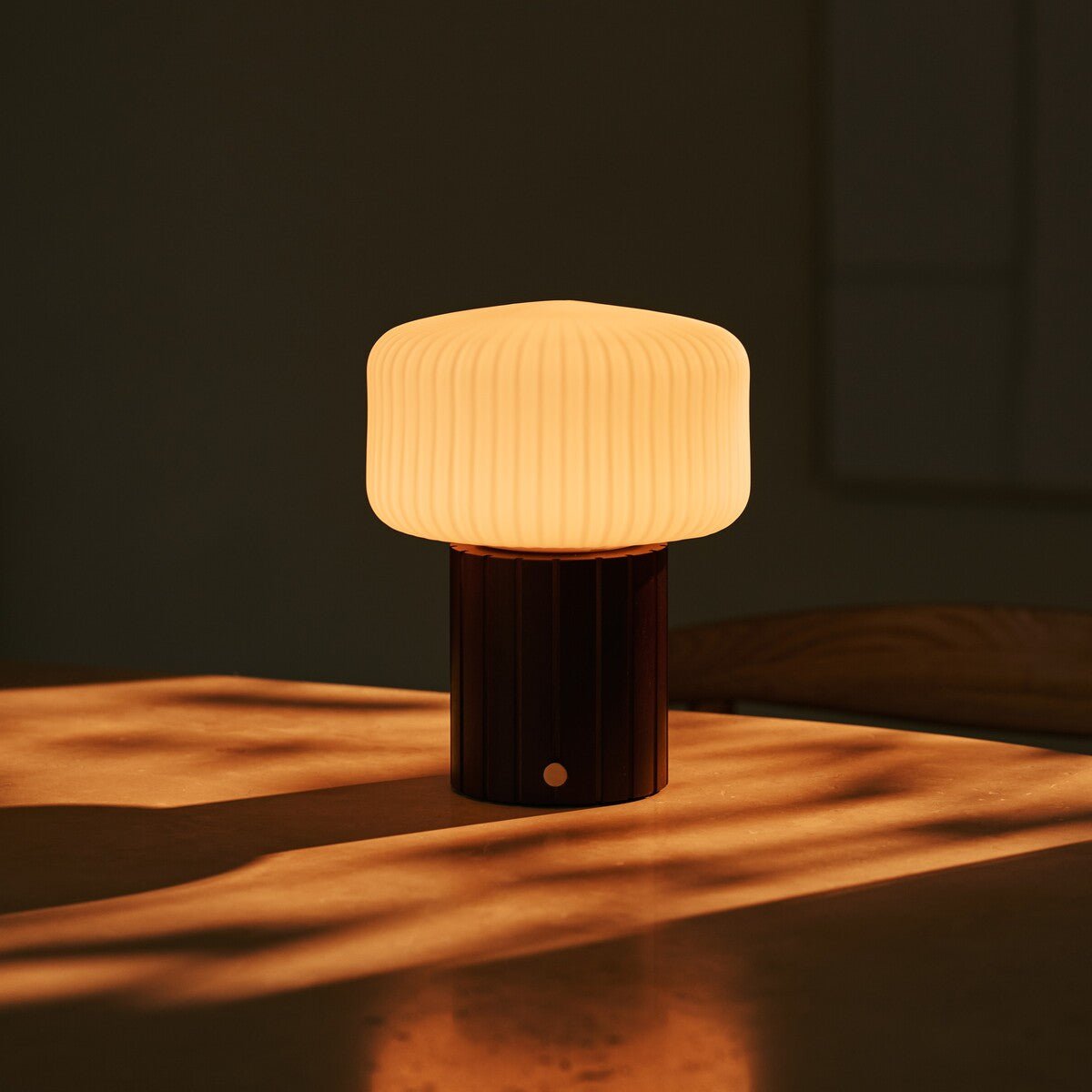 Dunkelbraune wiederaufladbare Tischlampe Margaux
