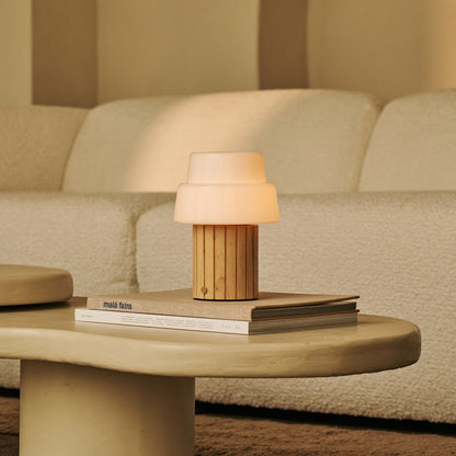 Lio Hellbraune wiederaufladbare Tischlampe