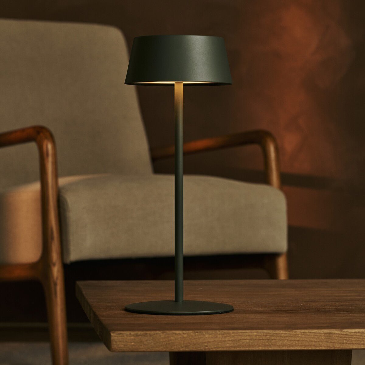 Hugo Olivgrüne wiederaufladbare Tischlampe
