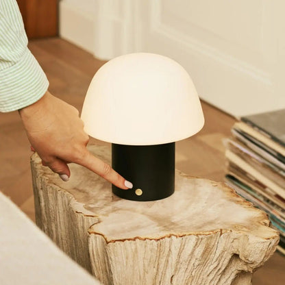 Yannick Schwarze kabellose Tischlampe | Modernes, batteriebetriebenes Design