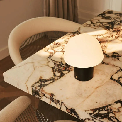 Yannick Schwarze kabellose Tischlampe | Modernes, batteriebetriebenes Design