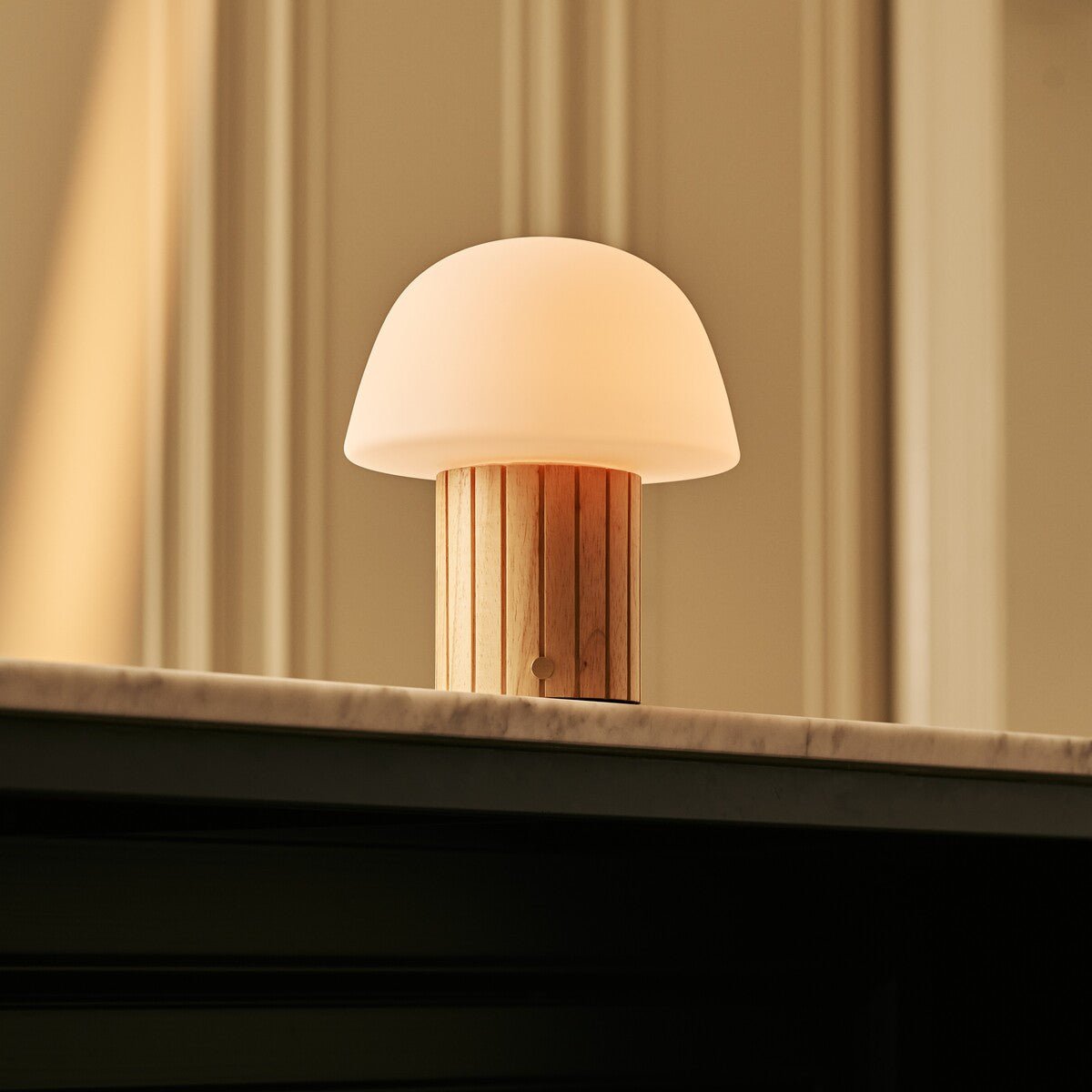 Etienne Hellbraune wiederaufladbare Tischlampe