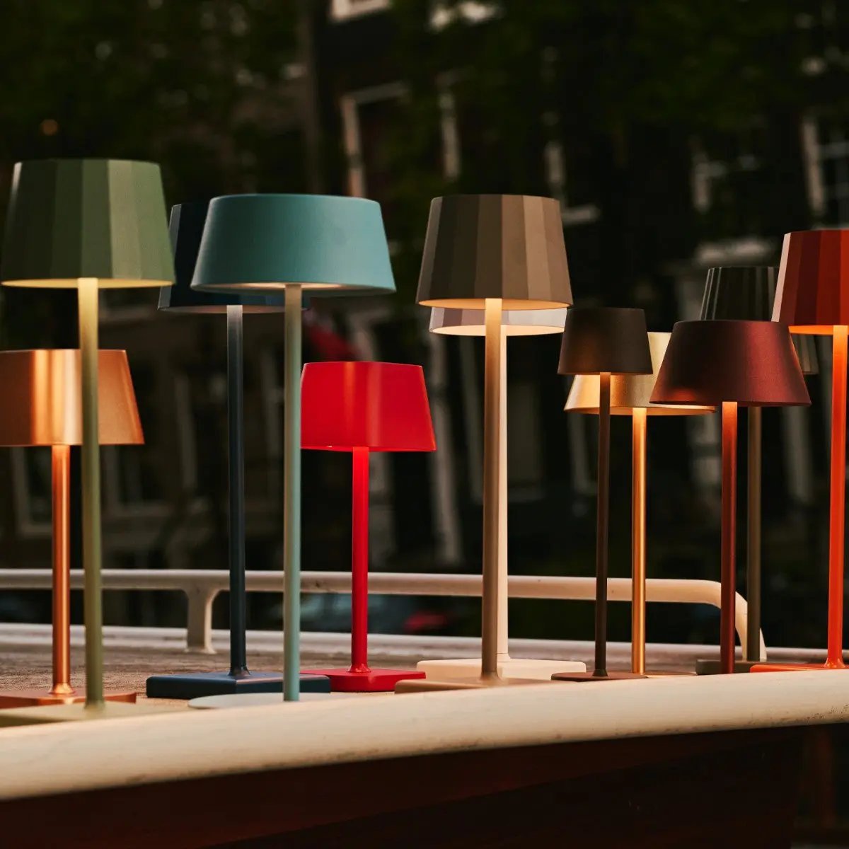 William Black wiederaufladbare Tischlampe | 120-Stunden-Akku und dimmbar