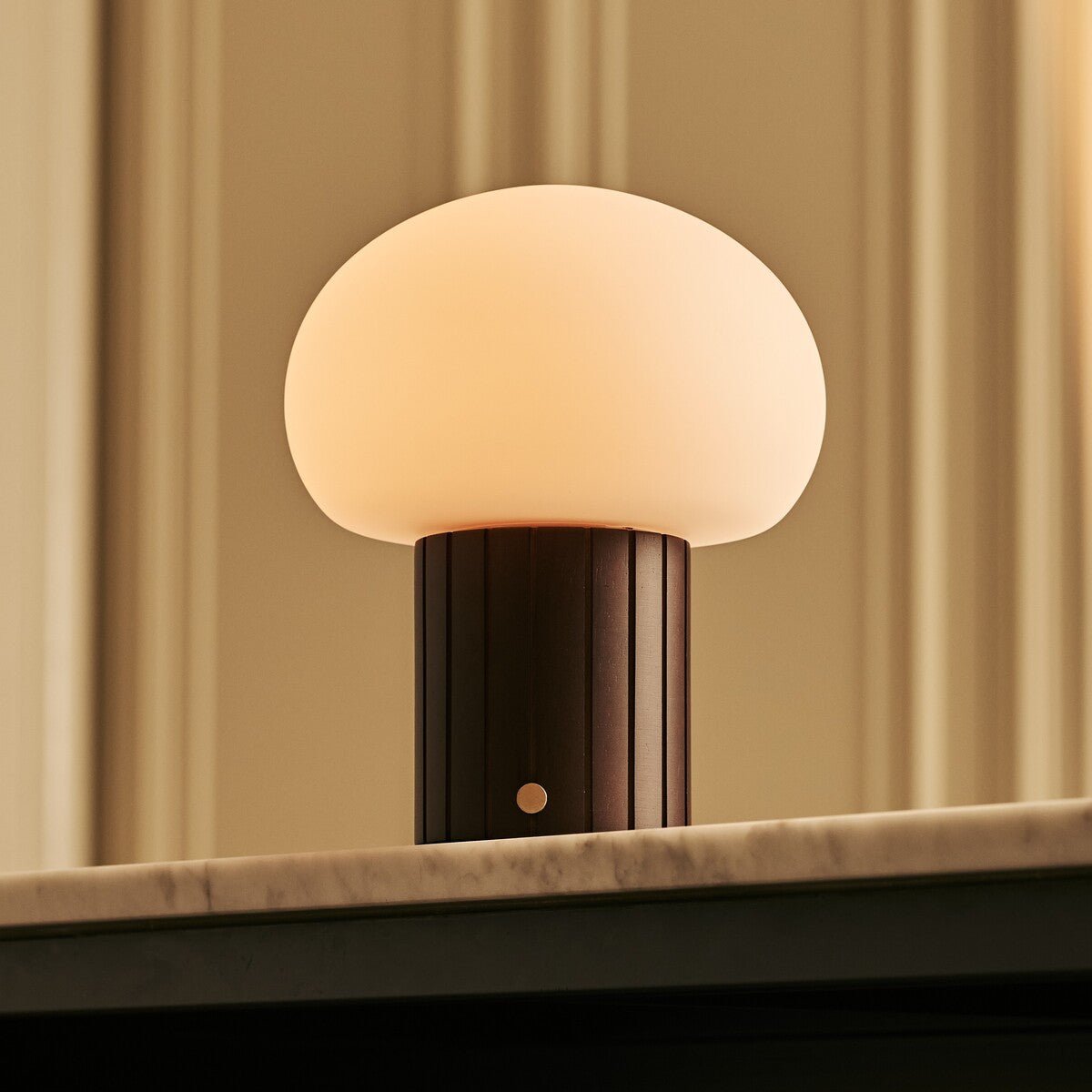Pieter Dunkelbraune wiederaufladbare Tischlampe