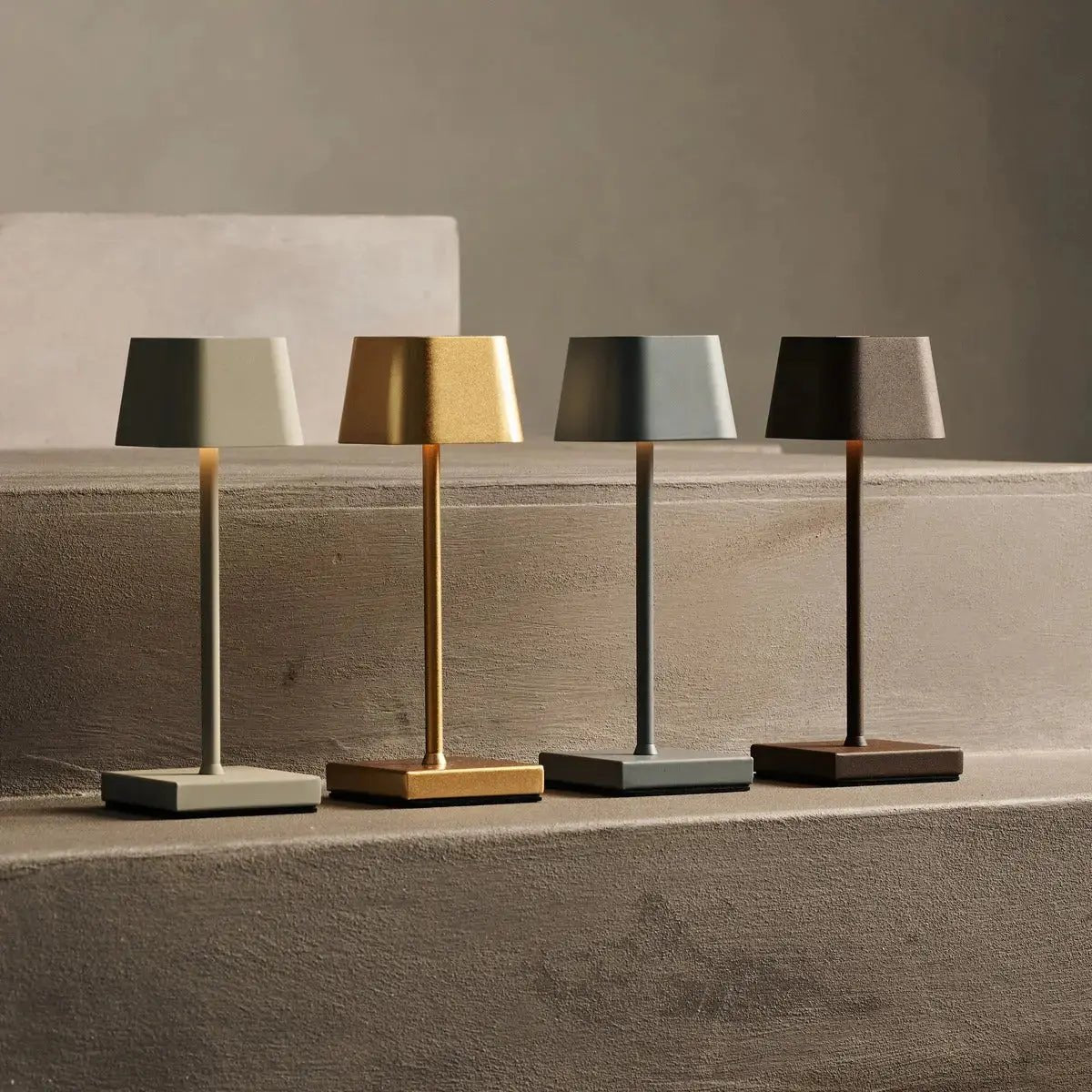 Kombi-Set Profi | 8 x Sarphati Mini Shadow Grey wiederaufladbare Tischlampen mit Ladestation