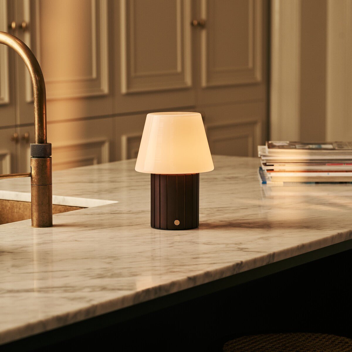 Lex Dunkelbraune wiederaufladbare Tischlampe