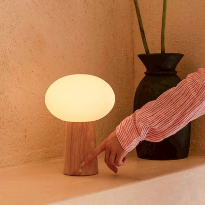 Max Hellbraune kabellose Tischlampe aus Holz | Wiederaufladbar, Glas und nachhaltiges Design