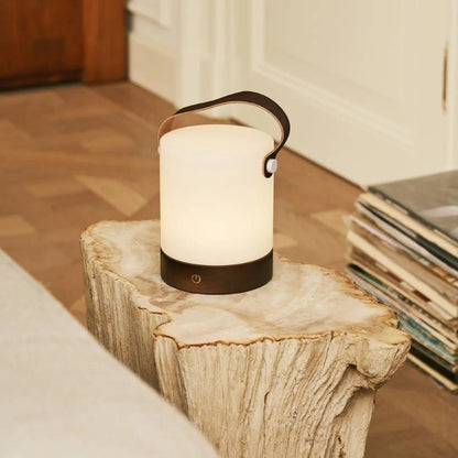 Avery Dunkelbraune wiederaufladbare Tischlampe aus Holz