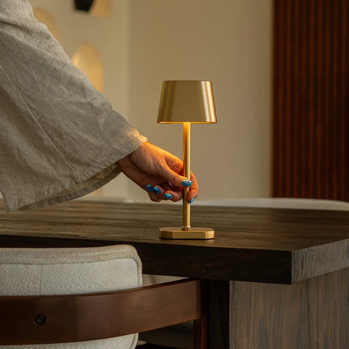 Ava Gold wiederaufladbare Tischlampe | Kabellos, dimmbar und stilvoll
