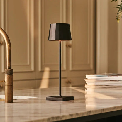 William Black wiederaufladbare Tischlampe | 120-Stunden-Akku und dimmbar