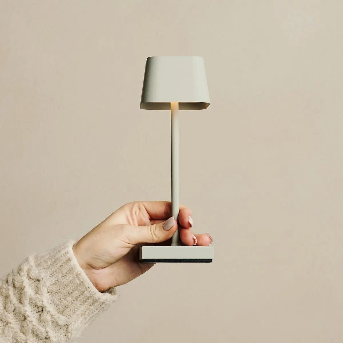 Kombi-Set Profi | 8 x Sarphati Mini Shadow Grey wiederaufladbare Tischlampen mit Ladestation