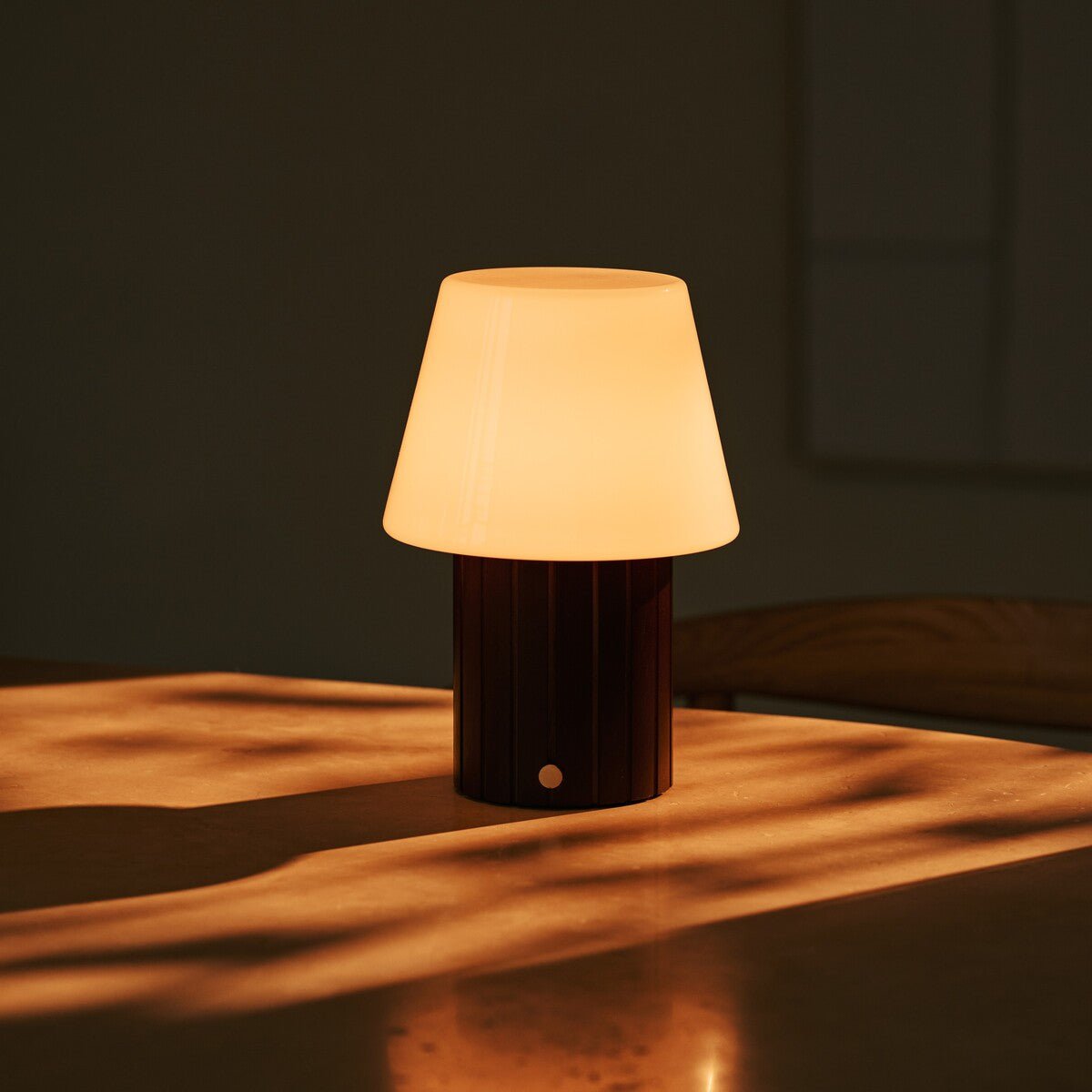 Lex Dunkelbraune wiederaufladbare Tischlampe