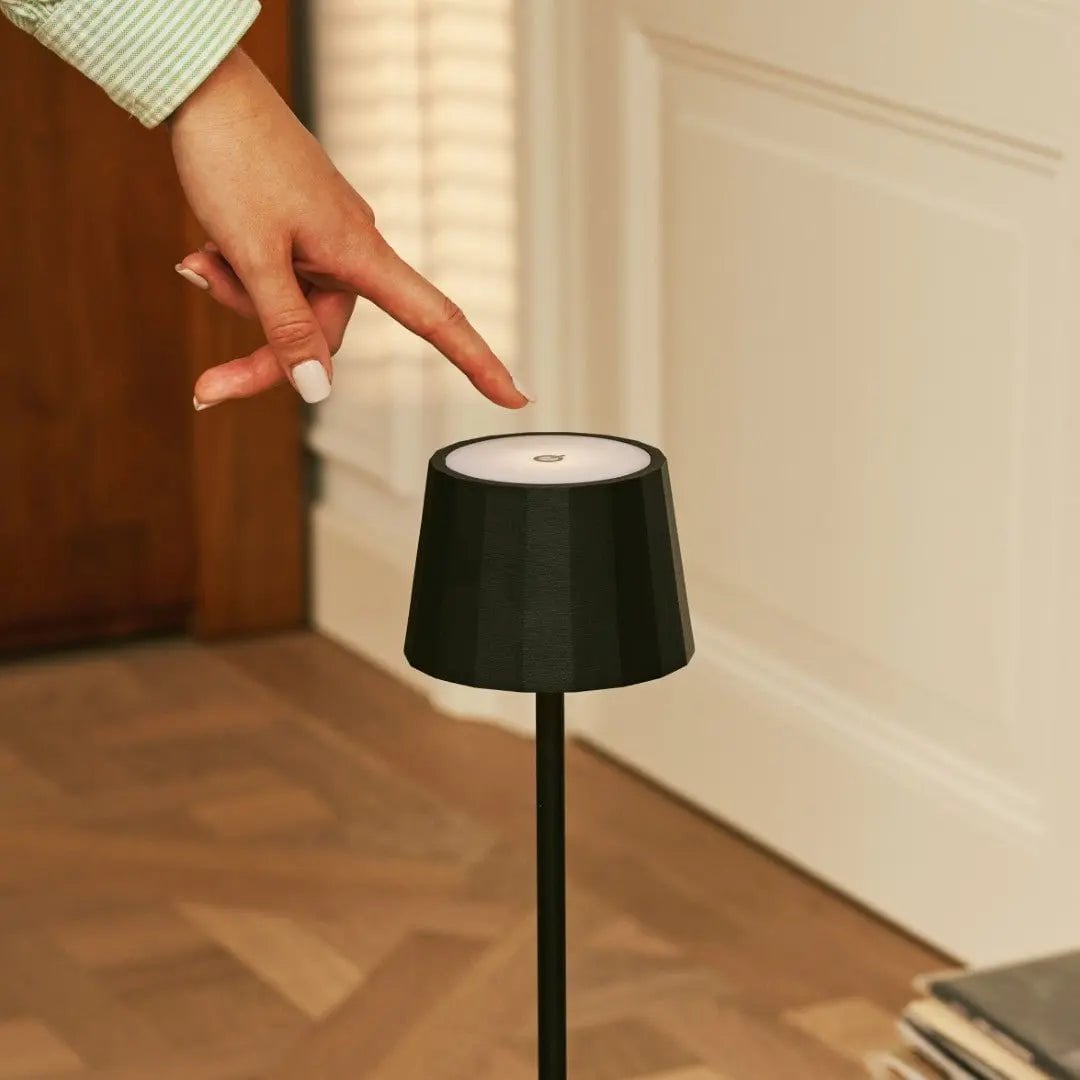 William Black wiederaufladbare Tischlampe | 120-Stunden-Akku und dimmbar