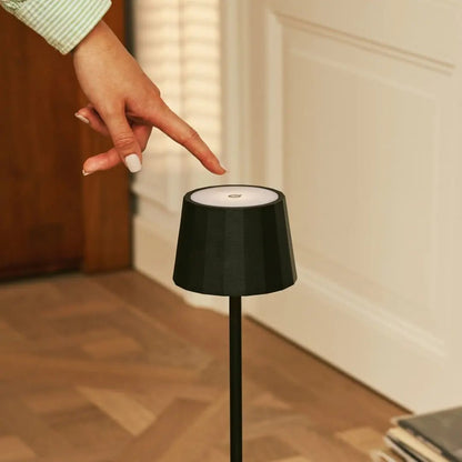 William Black wiederaufladbare Tischlampe | 120-Stunden-Akku und dimmbar